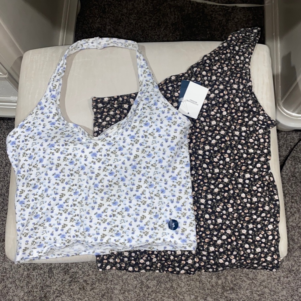 Tank top bundle💙🤍 - Picture 1 of 5